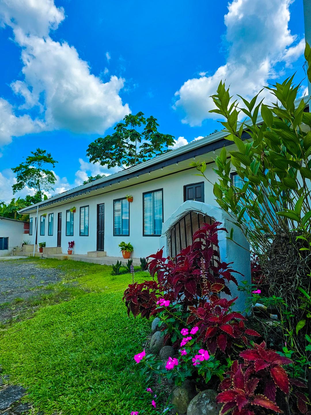 Modern and equipped kitchen in Guayabón Cabin 2